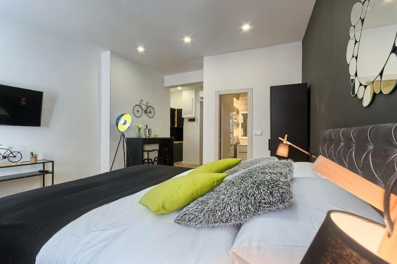 Hedone Luxury 3 Apartments With Free Parking Pula